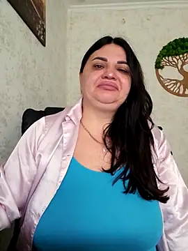 -CUTE-EVVIL- online show from May 4, 2026, 7:33 am