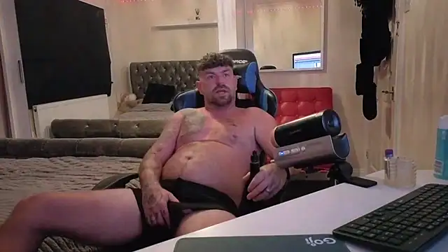 Naughtybihubbyxx online show from July 3, 2026, 9:43 pm
