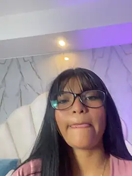 Hinaa XXX online show from April 25, 2026, 7:44 pm