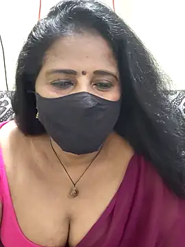 Snapshot of Sunitha-tamilponu chatting on July 6, 2026, 6:54 pm Sunitha-tamilponu online show from July 6, 2026, 6:54 pm