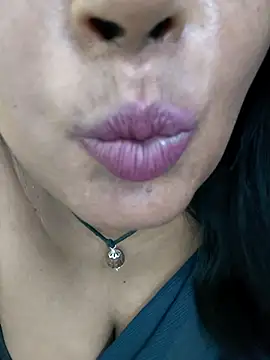 Snapshot of Sunitha-tamilponu chatting on July 14, 2026, 2:05 am Sunitha-tamilponu online show from July 14, 2026, 2:05 am