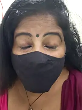 Snapshot of Sunitha-tamilponu chatting on July 6, 2026, 1:01 am Sunitha-tamilponu online show from July 6, 2026, 1:01 am