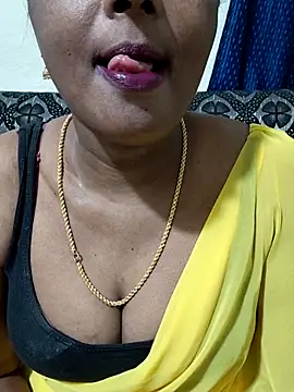 Snapshot of Sunitha-tamilponu chatting on July 15, 2026, 6:04 pm Sunitha-tamilponu online show from July 15, 2026, 6:04 pm