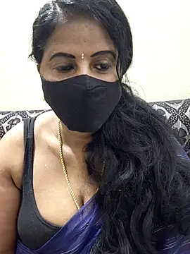 Snapshot of Sunitha-tamilponu chatting on July 17, 2026, 8:17 pm Sunitha-tamilponu online show from July 17, 2026, 8:17 pm