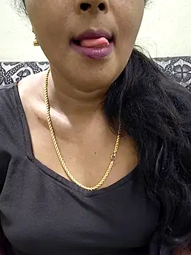 Snapshot of Sunitha-tamilponu chatting on July 20, 2026, 5:15 pm Sunitha-tamilponu online show from July 20, 2026, 5:15 pm