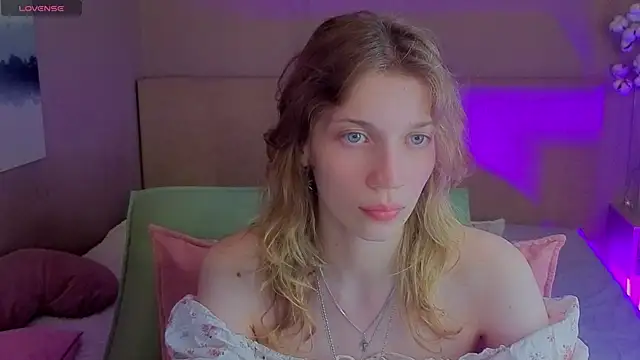 Emily Cartex online show from July 30, 2026, 5:50 am