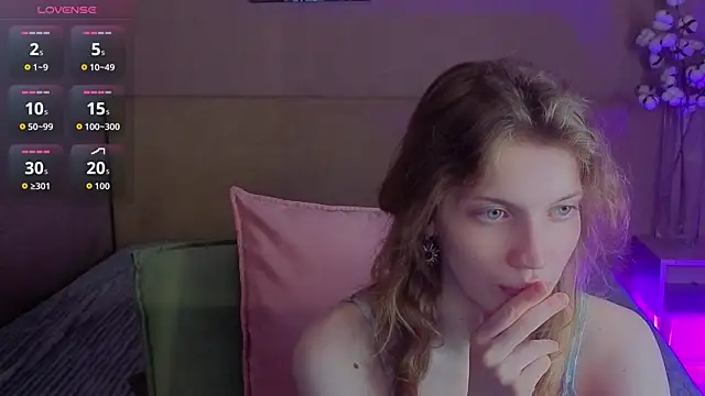 Emily Cartex online show from July 28, 2026, 6:32 am