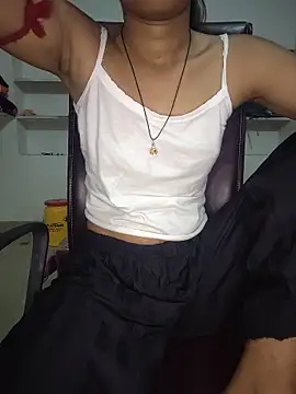 ESHA-LOVE online show from June 10, 2026, 10:33 pm