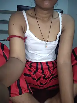 ESHA-LOVE online show from June 12, 2026, 11:35 pm