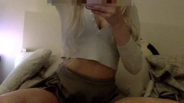 sluttybambiii online show from June 16, 2026, 7:52 am