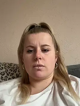 Snapshot of taylor-b chatting on May 4, 2026, 12:41 pm taylor-b online show from May 4, 2026, 12:41 pm