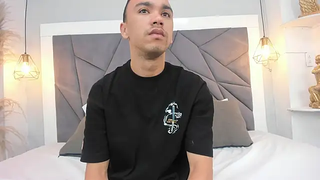AndresSolorzano1 online show from June 3, 2026, 5:50 pm