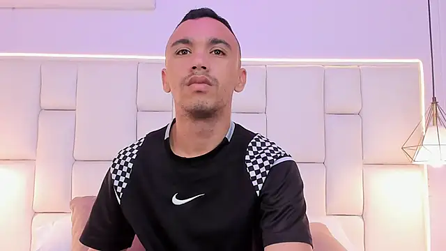 AndresSolorzano1 online show from May 13, 2026, 11:39 am