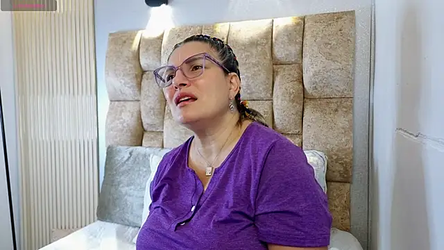 Carolina crus  online show from June 7, 2026, 11:04 am