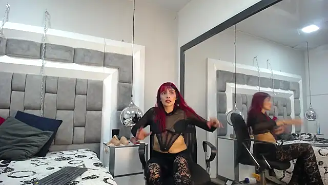 Lucie Red online show from June 7, 2026, 7:41 pm