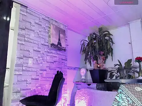 BeautyCatalella1 online show from May 7, 2026, 12:41 pm
