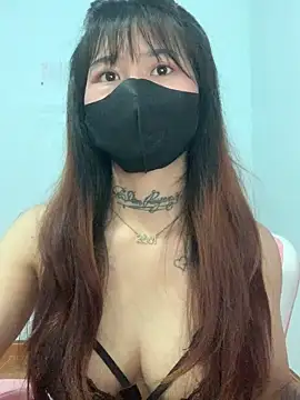 Lilyy18 online show from May 3, 2026, 3:11 am