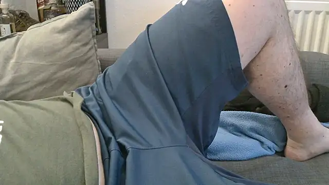 horny-bear89 online show from May 6, 2026, 4:22 pm