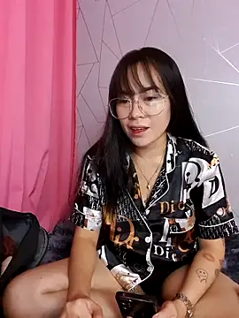Bad bish21 online show from June 10, 2026, 1:23 pm