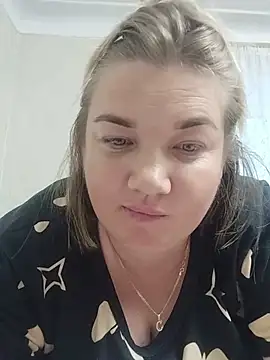 Snapshot of MiyaOlliver chatting on August 3, 2026, 3:18 pm MiyaOlliver online show from August 3, 2026, 3:18 pm