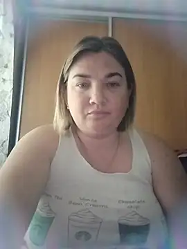 Snapshot of MiyaOlliver chatting on July 6, 2026, 10:22 am MiyaOlliver online show from July 6, 2026, 10:22 am