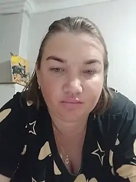 Snapshot of MiyaOlliver chatting on July 19, 2026, 8:34 am MiyaOlliver online show from July 19, 2026, 8:34 am