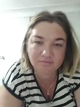 Snapshot of MiyaOlliver chatting on July 21, 2026, 6:04 am MiyaOlliver online show from July 21, 2026, 6:04 am