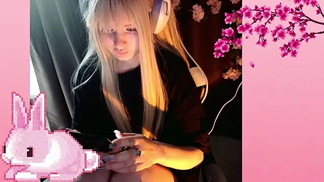 AmmiRinn online show from June 13, 2026, 1:53 pm