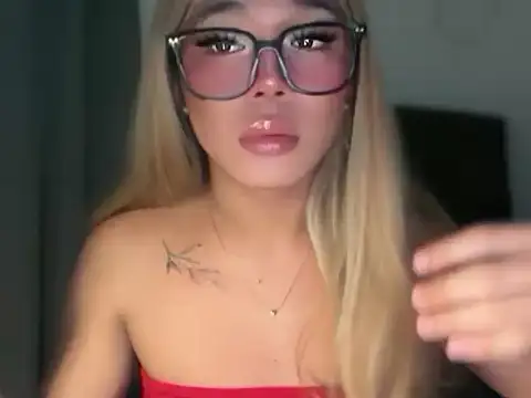 mollyfucker online show from April 29, 2026, 1:26 pm