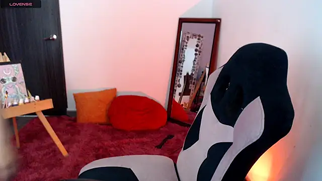 Nyxie8 online show from July 10, 2026, 9:04 pm
