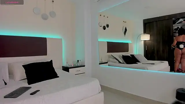 Sky Loren online show from May 30, 2026, 4:19 am