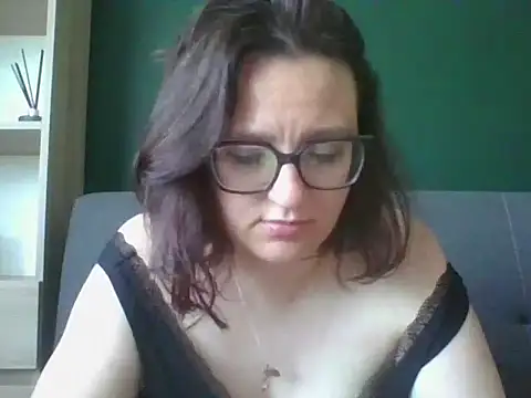 sensual paris online show from May 26, 2026, 5:27 am