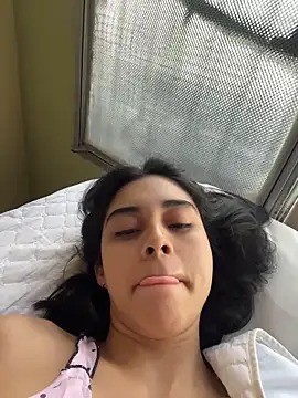 mia moonna online show from May 10, 2026, 11:58 am