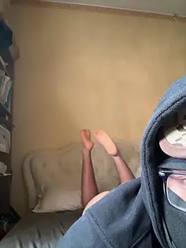 fedezeloofeet online show from April 29, 2026, 9:13 am