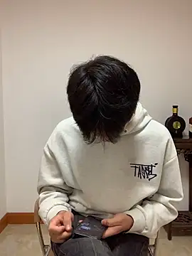 YangYang-8 online show from April 27, 2026, 2:26 pm