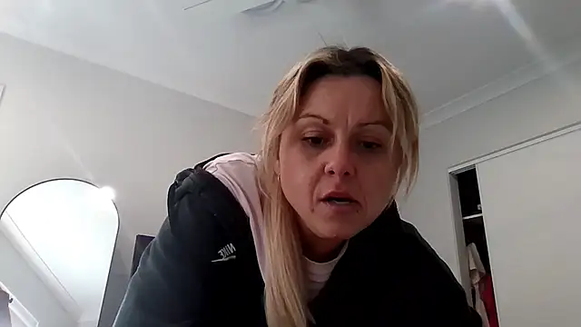 houseofcuriosity online show from May 14, 2026, 3:47 am