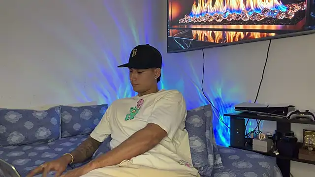 SexxxySquirterStev777 online show from June 4, 2026, 2:33 pm