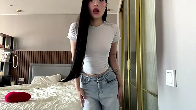 MerlynPoor online show from May 5, 2026, 6:16 am