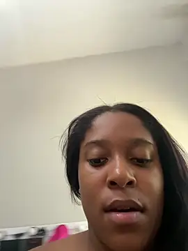 camillevi31 online show from April 28, 2026, 4:44 pm