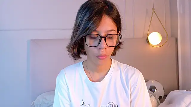ZoeyPetit online show from July 8, 2026, 1:01 pm