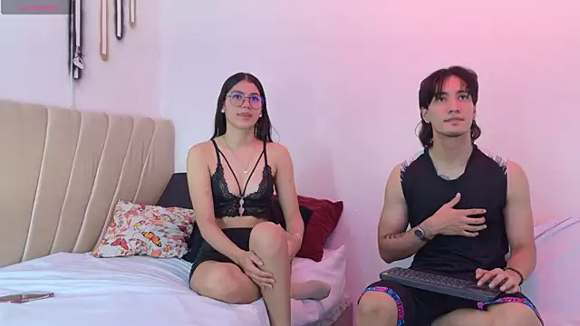 sweetauracouple online show from May 18, 2026, 11:59 am