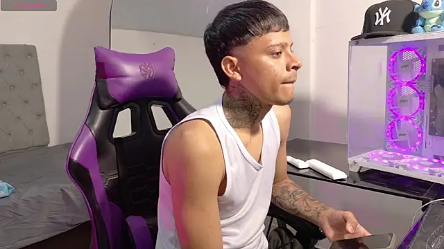 Masterjustin4444 online show from April 27, 2026, 7:56 pm