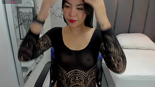 SHARLOTTE SUITTE online show from May 2, 2026, 7:19 pm