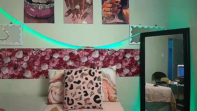 EnchantingLisa online show from June 2, 2026, 4:34 am