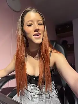 Snapshot of Ally_sunnn chatting on August 3, 2026, 7:20 pm Ally sunnn online show from August 3, 2026, 7:20 pm