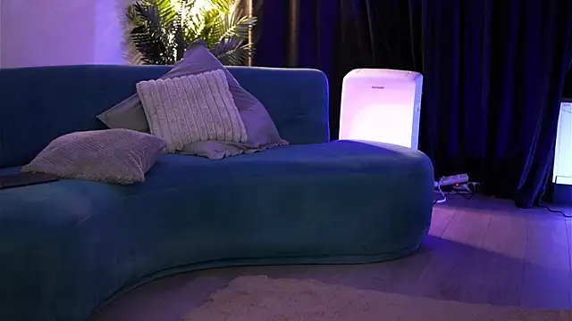 LisaLorenz online show from August 2, 2026, 7:44 pm