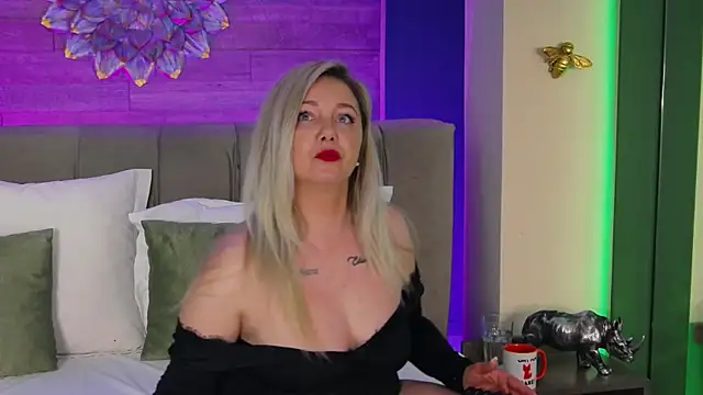 VeraNoires online show from May 21, 2026, 5:05 am