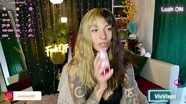 VivVixen online show from June 19, 2026, 3:51 pm