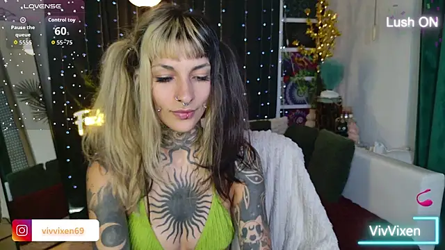 VivVixen online show from July 16, 2026, 5:10 pm