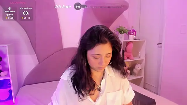 Chloethompson  online show from June 24, 2026, 7:55 pm